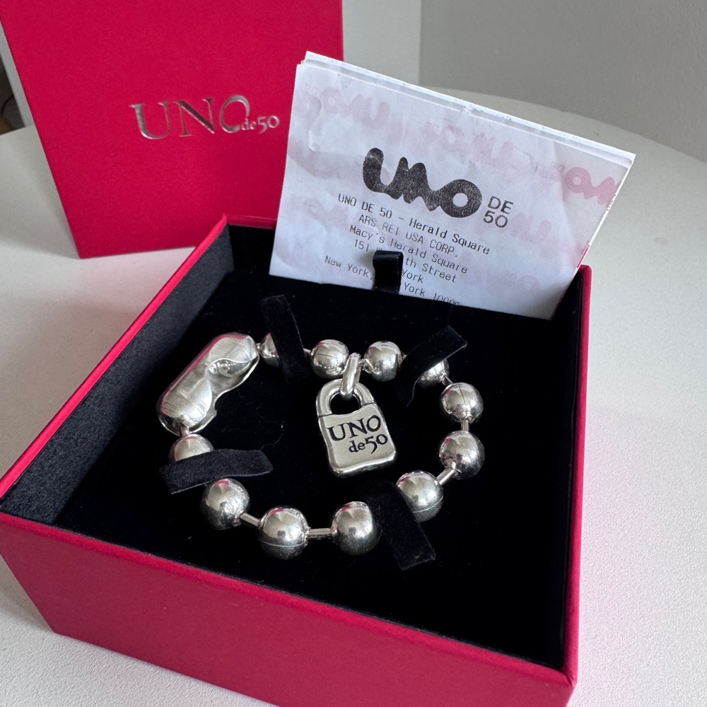 UNO de 50 Beaded bracelet with a padlock charm